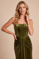 Laden Sie das Bild in den Galerie-Viewer, Olivfarbenes Korsett-Samt-Sheath Trägerloses, gerafftes Maxi-Formelkleid