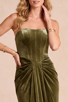 Laden Sie das Bild in den Galerie-Viewer, Olivfarbenes Korsett-Samt-Sheath Trägerloses, gerafftes Maxi-Formelkleid