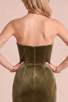 Laden Sie das Bild in den Galerie-Viewer, Olivfarbenes Korsett-Samt-Sheath Trägerloses, gerafftes Maxi-Formelkleid