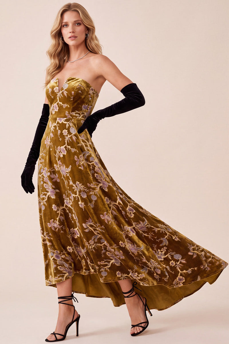Laden Sie das Bild in den Galerie-Viewer, Senfgoldenes A-Linie-Trägerloses V-Ausschnitt Samt, hoch-niedriges Festkleid