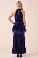 Laden Sie das Bild in den Galerie-Viewer, Marineblaues A-Line Halter-Samt-Maxi-Formelkleid mit Rüschen