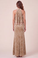 Laden Sie das Bild in den Galerie-Viewer, Maxi-Formelkleid aus Champagnerscheide mit hohem Ausschnitt und Samtrüschen