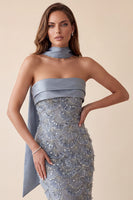 Laden Sie das Bild in den Galerie-Viewer, Graublaues Bodycon trägerloses Satin-Maxi-Formelkleid mit Applikationen