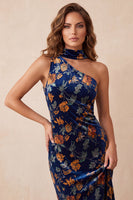 Laden Sie das Bild in den Galerie-Viewer, Dunkelblaues, einschulteriges, samtbedrucktes Maxi-Festkleid mit einer Schulter