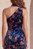Laden Sie das Bild in den Galerie-Viewer, Dunkelblaues, einschulteriges, samtbedrucktes Maxi-Festkleid mit einer Schulter