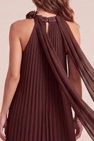 Laden Sie das Bild in den Galerie-Viewer, Chocolates A-Line Halter Chiffon geplissiertes Maxi-Festkleid mit 3D-Blume