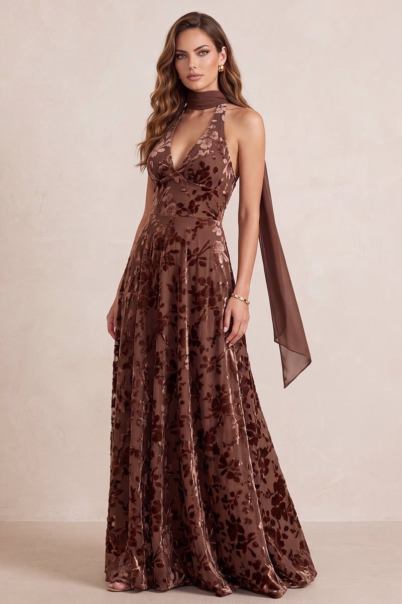 Laden Sie das Bild in den Galerie-Viewer, Chocolates A-Line Velvet Halter Blumen-V-Ausschnitt Maxi-Formelkleid mit Chiffon-Schärpe