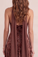 Laden Sie das Bild in den Galerie-Viewer, Chocolates A-Line Velvet Halter Blumen-V-Ausschnitt Maxi-Formelkleid mit Chiffon-Schärpe