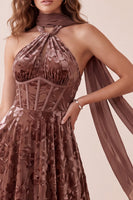 Laden Sie das Bild in den Galerie-Viewer, Chocolates Korsett, Samthalter, A-Line Maxi-Festkleid mit Chiffon-Schärpe