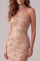 Laden Sie das Bild in den Galerie-Viewer, Champagner-Meerjungfrauen-Trägerloses, appliquiertes langes Festliches Kleid mit seitlichem Schlitz