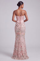 Laden Sie das Bild in den Galerie-Viewer, Rosa Korsett Meerjungfrauen Trägerloses Satin Pailletten Besticktes Abschlussballkleid mit Perlen