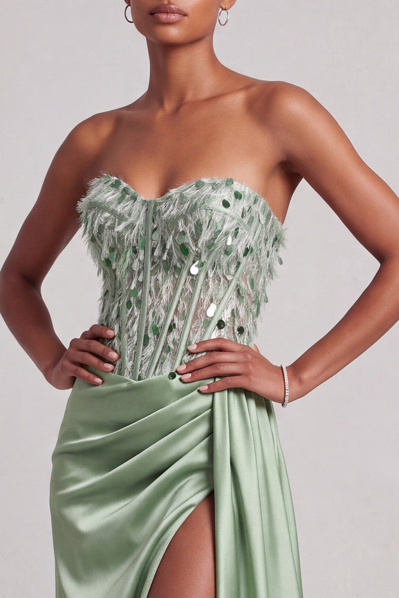 Laden Sie das Bild in den Galerie-Viewer, Grünes Korsett Trägerloses Satin Feder Pailletten Langes Abschlussballkleid mit seitlichem Schlitz