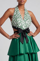 Laden Sie das Bild in den Galerie-Viewer, Dunkelgrünes A-Linie Halter Gestuftes Gerüschtes Satin Ballkleid mit Fransen und Schleife