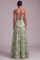 Laden Sie das Bild in den Galerie-Viewer, Grünes A-Linie Trägerloses Pailletten Floral Besticktes Abschlussballkleid mit Schnürung
