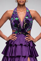 Laden Sie das Bild in den Galerie-Viewer, Lila Neckholder Cut-out Gestuftes Gerüschtes Satin Samt Langes Ballkleid mit Schlitz