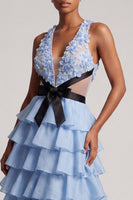 Laden Sie das Bild in den Galerie-Viewer, Hellblaues V-Ausschnitt Blumenapplikation Chiffon Stufen Rüschen Tüll Langes Ballkleid mit Schleife