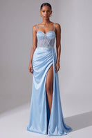Laden Sie das Bild in den Galerie-Viewer, Hellblaues Spaghettiträger Satin Gerafftes Rhstone Langes Ballkleid mit Schlitz