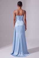 Laden Sie das Bild in den Galerie-Viewer, Hellblaues Spaghettiträger Satin Gerafftes Rhstone Langes Ballkleid mit Schlitz