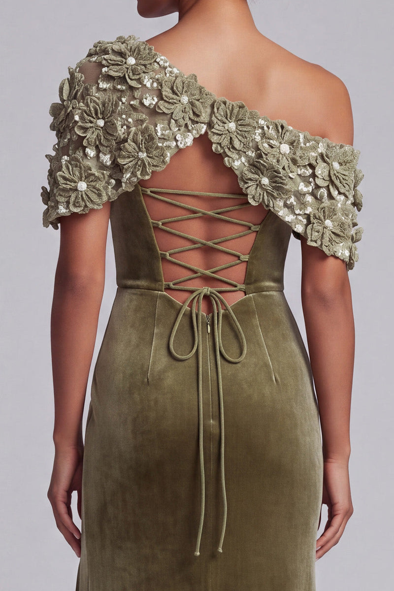 Laden Sie das Bild in den Galerie-Viewer, Olivfarbene Scheide asymmetrisch, einschulteriger Samt-Maxi-Kleid der Brautmutter mit 3D-Blume