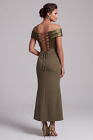 Laden Sie das Bild in den Galerie-Viewer, Olivfarbene Scheide von der Schulter mit Rüschen – Midi-Mutter-der-Braut-Kleid mit seitlichem Schlitz