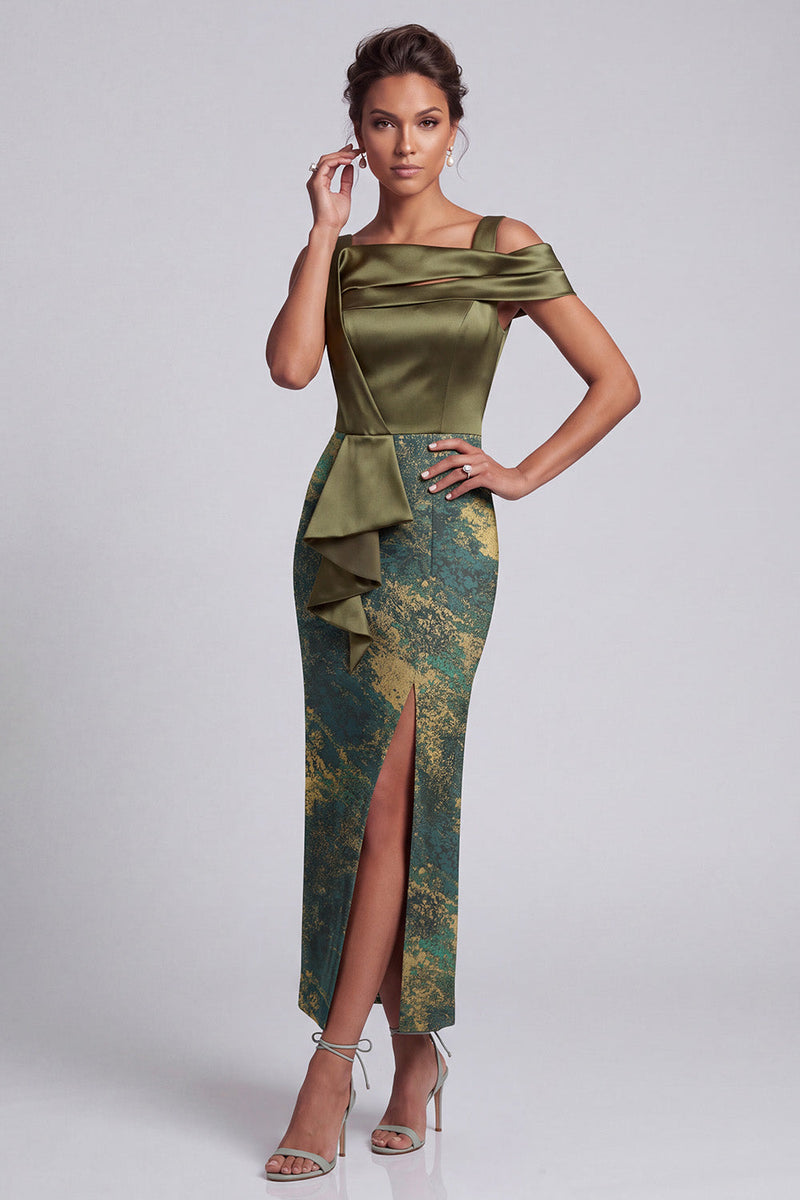 Laden Sie das Bild in den Galerie-Viewer, Olivfarbene Scheide asymmetrisch, schulterlos, mit langem Mutter-der-der-Braut-Kleid und Rüschen