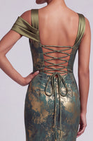 Laden Sie das Bild in den Galerie-Viewer, Olivfarbene Scheide asymmetrisch, schulterlos, mit langem Mutter-der-der-Braut-Kleid und Rüschen