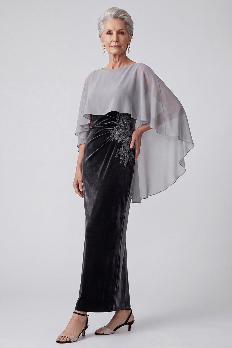 Laden Sie das Bild in den Galerie-Viewer, Schwarzes Samt Stickerei Pailletten Gerafftes Bateau-Ausschnitt Mutter der Braut Kleid mit Chiffon-Umhang