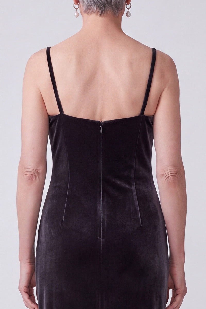 Laden Sie das Bild in den Galerie-Viewer, Schwarzes Samt Stickerei Pailletten Gerafftes Bateau-Ausschnitt Mutter der Braut Kleid mit Chiffon-Umhang