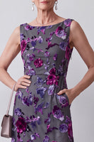 Laden Sie das Bild in den Galerie-Viewer, Fuchsia Samt Scheide Satin Strassstein Blumen Midi Mutter der Braut Kleid mit Umhang