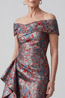 Laden Sie das Bild in den Galerie-Viewer, Graues Schulterfreies Jacquard Scheide Raffe Mutter der Braut Kleid mit Draping