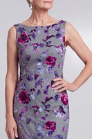 Laden Sie das Bild in den Galerie-Viewer, Graues Blumen Samt Scheide Streißstein Bateau-Hals Satin Mutter der Braut Kleid mit Umhang