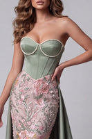 Laden Sie das Bild in den Galerie-Viewer, Salbeigrünes Satin Perlen Korsett Blumen Stickerei Trägerloses Maxi Abendkleid mit Drapierung