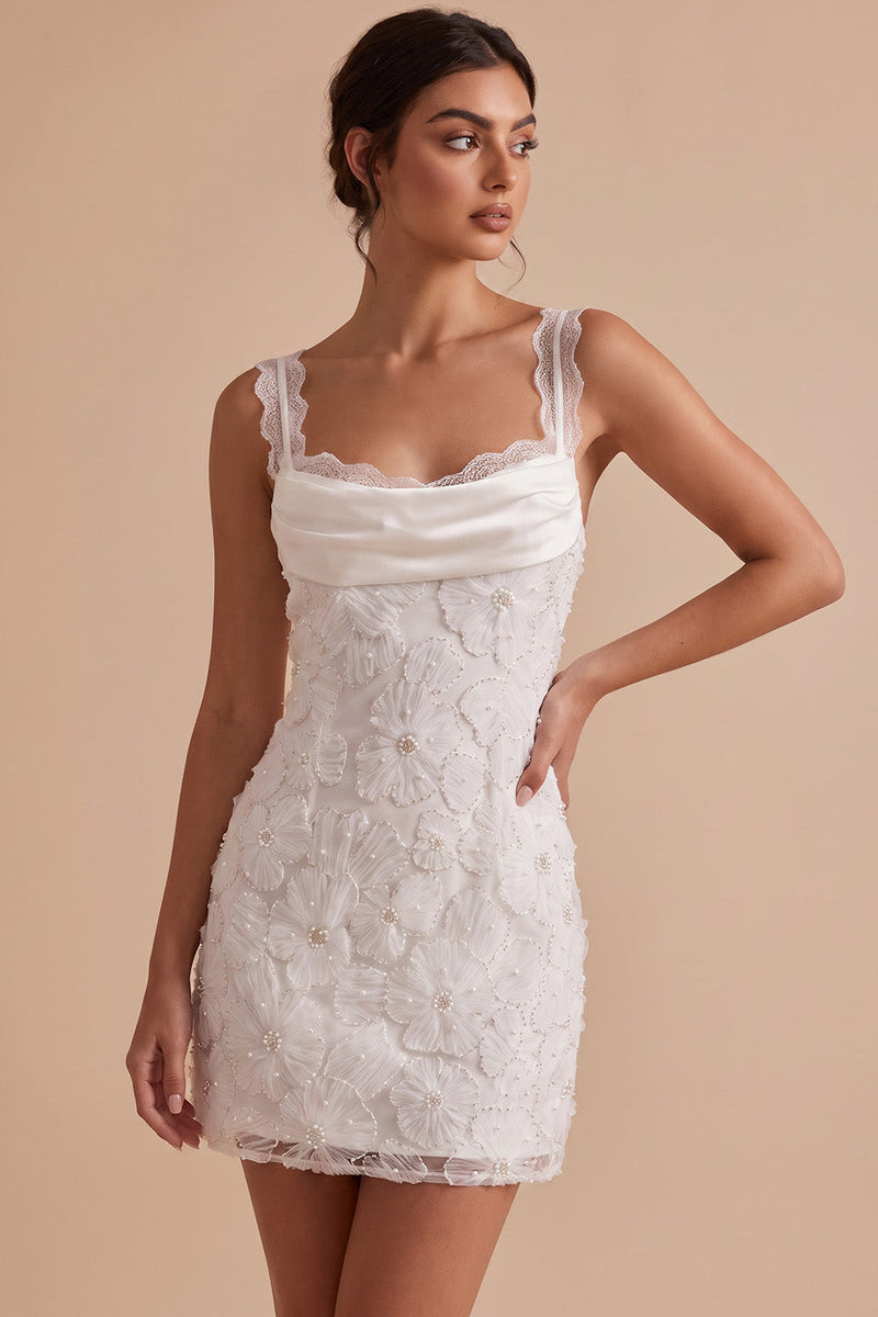 Laden Sie das Bild in den Galerie-Viewer, Weißer Bodycon Cowl Neck, Blumenapplikationen, kurzes weißes Kleid mit Spitze