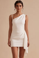 Laden Sie das Bild in den Galerie-Viewer, Weißer Bodycon asymmetrisch, einschulter, gerafftes kurzes kleines weißes Kleid