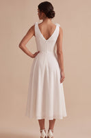 Laden Sie das Bild in den Galerie-Viewer, Weißes A-Linien V-Ausschnitt mit gerafftem Midi-Little White Kleid mit 3D-Blume