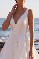 Laden Sie das Bild in den Galerie-Viewer, Weißes A-Linien-Satin-Organza-Organza-Maxi-Hochzeitskleid mit V-Ausschnitt