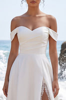 Laden Sie das Bild in den Galerie-Viewer, Weißes A-Linien-Off-shoulder geroff-shoulder Satin-Maxi-Hochzeitskleid mit Spitzenschlitz