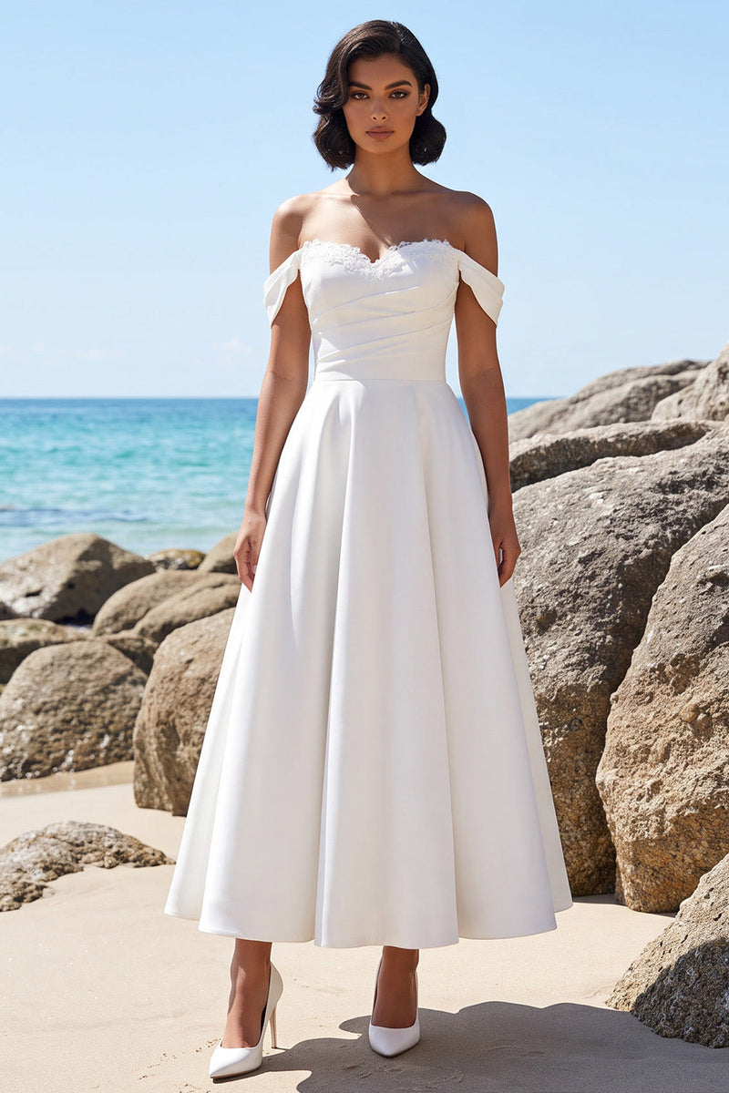 Laden Sie das Bild in den Galerie-Viewer, Weißes, schulterloses, gerafftes Satin-Tee-lange Hochzeitskleid mit Spitze