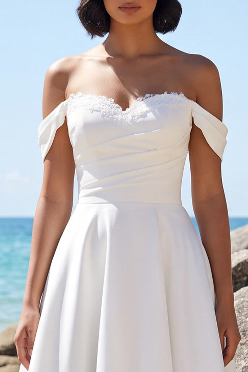 Laden Sie das Bild in den Galerie-Viewer, Weißes, schulterloses, gerafftes Satin-Tee-lange Hochzeitskleid mit Spitze