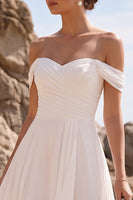 Laden Sie das Bild in den Galerie-Viewer, Weißes A-Linien-Off-shoulder gezocktes Chiffon-Midi-Hochzeitskleid