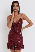 Laden Sie das Bild in den Galerie-Viewer, Burgunderrote Pailletten Bodycon Spaghettiträger Kurzes Cocktailkleid mit Rüschen