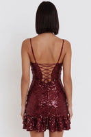 Laden Sie das Bild in den Galerie-Viewer, Burgunderrote Pailletten Bodycon Spaghettiträger Kurzes Cocktailkleid mit Rüschen