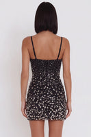 Laden Sie das Bild in den Galerie-Viewer, Schwarzes Bodycon Spaghetti-Träger mit ausgeschnittenem kurzen Cocktailkleid mit Perlen und Strass