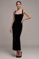 Laden Sie das Bild in den Galerie-Viewer, Schwarze Scheide Sweetheart Langes Samtkleid mit Strass