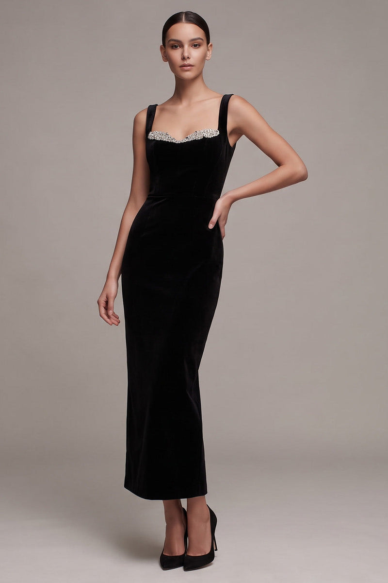 Laden Sie das Bild in den Galerie-Viewer, Schwarze Scheide Sweetheart Langes Samtkleid mit Strass