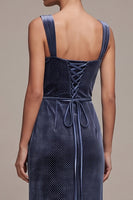 Laden Sie das Bild in den Galerie-Viewer, Staubige blaue Scheide Langes Samtkleid mit quadratischem Ausschnitt und Perlenbestickung
