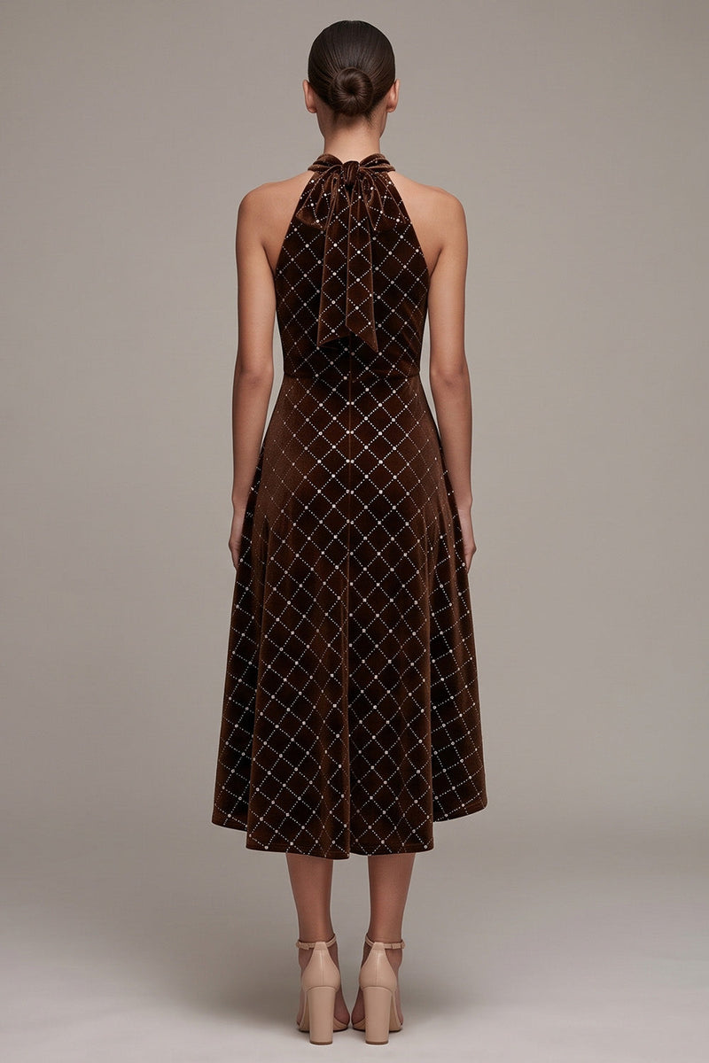 Laden Sie das Bild in den Galerie-Viewer, Kaffee Halter High-Low A-Linie Samtkleid mit Perlen