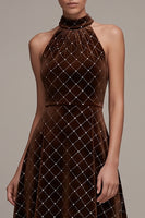 Laden Sie das Bild in den Galerie-Viewer, Kaffee Halter High-Low A-Linie Samtkleid mit Perlen