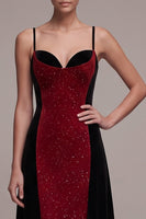 Laden Sie das Bild in den Galerie-Viewer, Rot-schwarzes Sheath Spaghetti-Träger A-Linie Glitzer Maxi Samtkleid