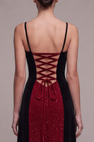 Laden Sie das Bild in den Galerie-Viewer, Rot-schwarzes Sheath Spaghetti-Träger A-Linie Glitzer Maxi Samtkleid